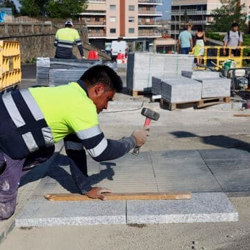 Un trabajador de la construcción este lunes en Toledo.