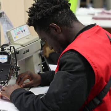 Un alumno se forma en el Centro de Formación Peñascal de Bilbao, que trabaja con jóvenes
