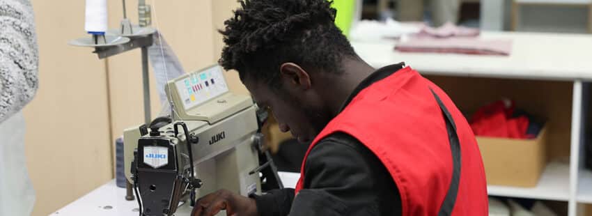 Un alumno se forma en el Centro de Formación Peñascal de Bilbao, que trabaja con jóvenes