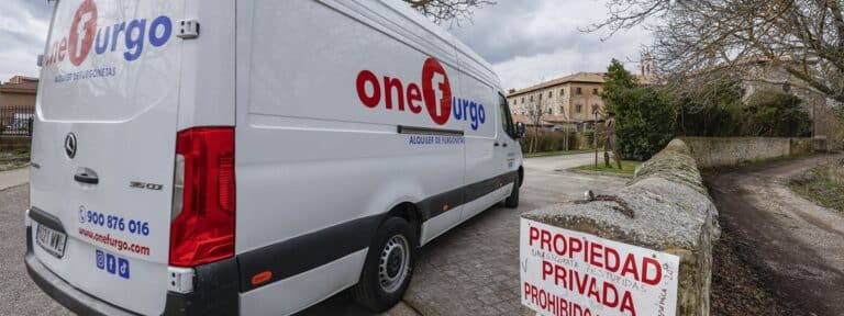 Furgoneta utilizada por las ex monjas de Belorado para su mudanza