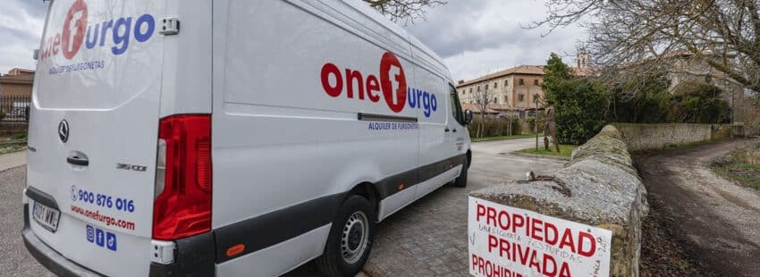 Furgoneta utilizada por las ex monjas de Belorado para su mudanza