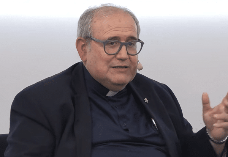 Manuel María Bru presenta 'El legado de Francisco'