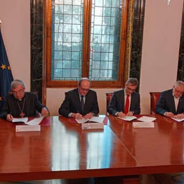 Firma del protocolo de abusos en el Defensor del Pueblo