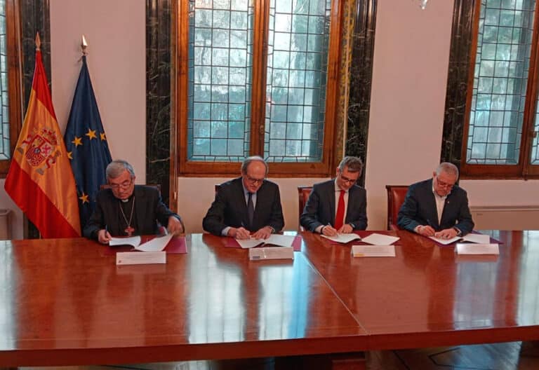 Firma del protocolo de abusos en el Defensor del Pueblo