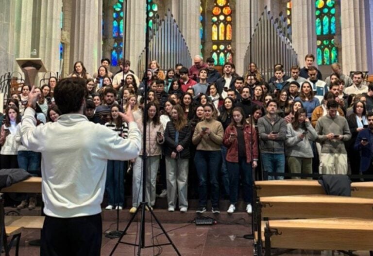 La basílica de la Sagrada Familia, durante la grabación del himno del viaje de León XIV a España