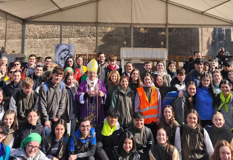 El arzobispo de Pamplona y Tudela, Florencio Roselló, en la primera Javierada de 2026