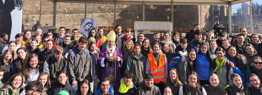 El arzobispo de Pamplona y Tudela, Florencio Roselló, en la primera Javierada de 2026