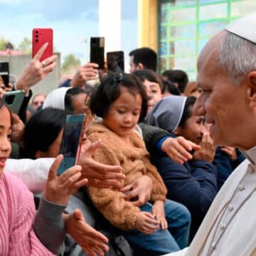 León XIV visita la parroquia de Santa María de la Presentación, en Roma