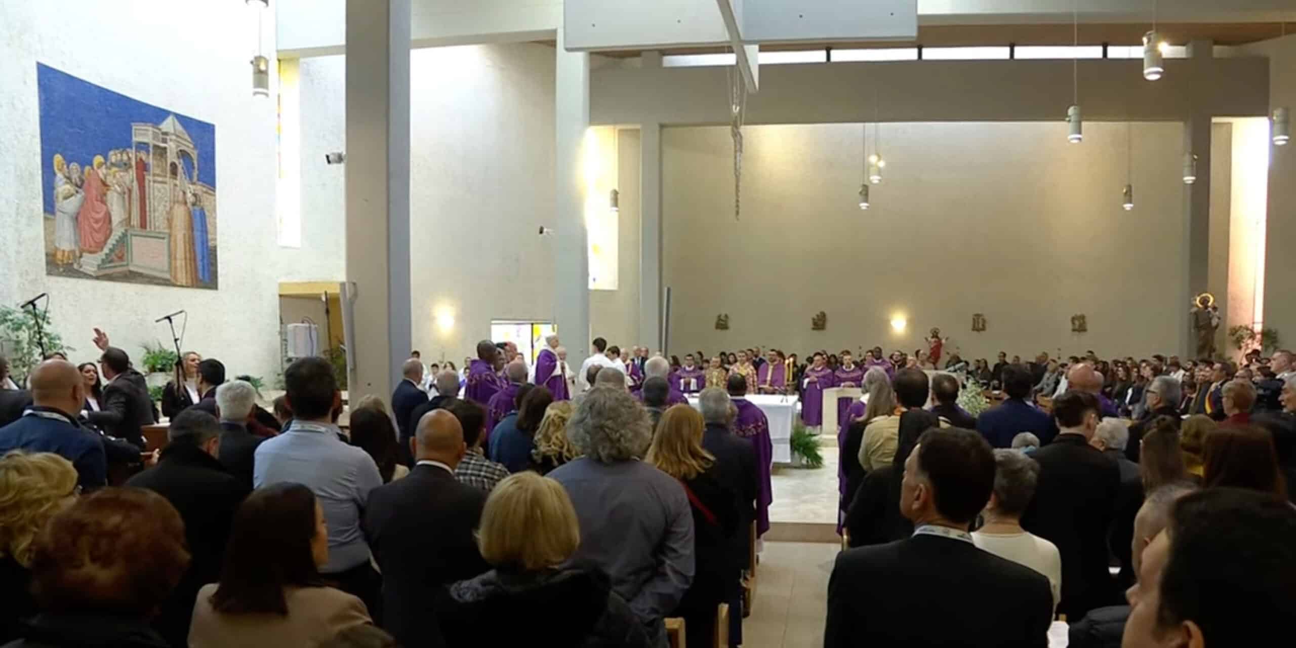 León XIV visita la parroquia de Santa María de la Presentación, en Roma