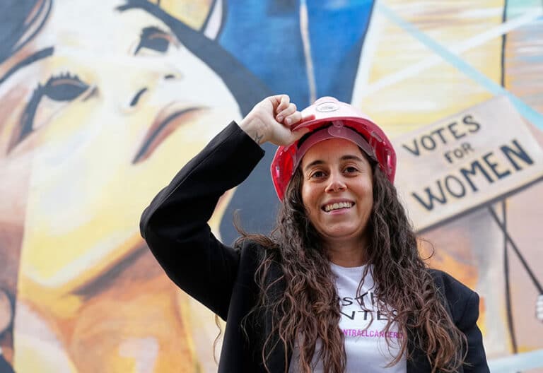 La jefa de obra Marta Cabanillas, presidenta de la asociación Construïm Juntes, pensada para visibilizar el papel de la mujer en la construcción, cuya presencia crece en España