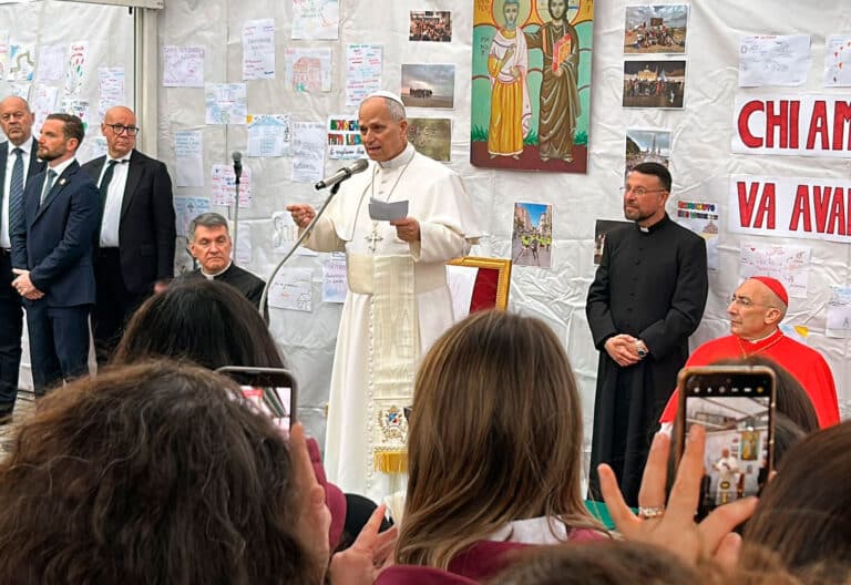 El papa León XIV visita la parroquia de la Ascensión de Nuestro Señor Jesucristo en Quarticciolo