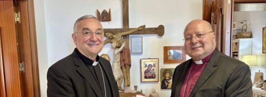El obispo de Almería cede un templo a la confesión anglicana