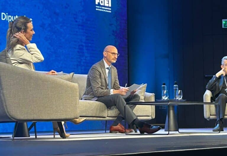 Cayetana Álvarez de Toledo, Jesús Avezuela y Luis Argüello