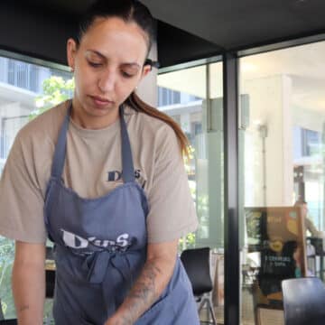 Aziza Rhadbane, empleada de inserción de Cáritas Barcelona