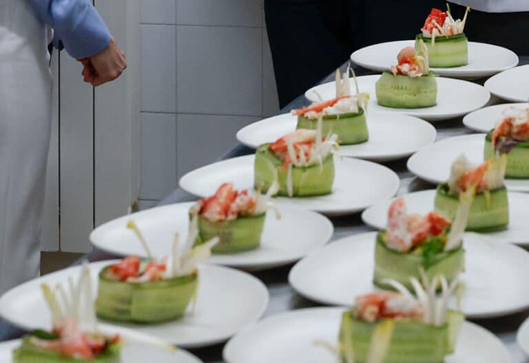 Platos de comidas. 25 aniversario de la Escuela de Hostelería del Sur de la Fundación José María de los Llanos. Foto: EFE