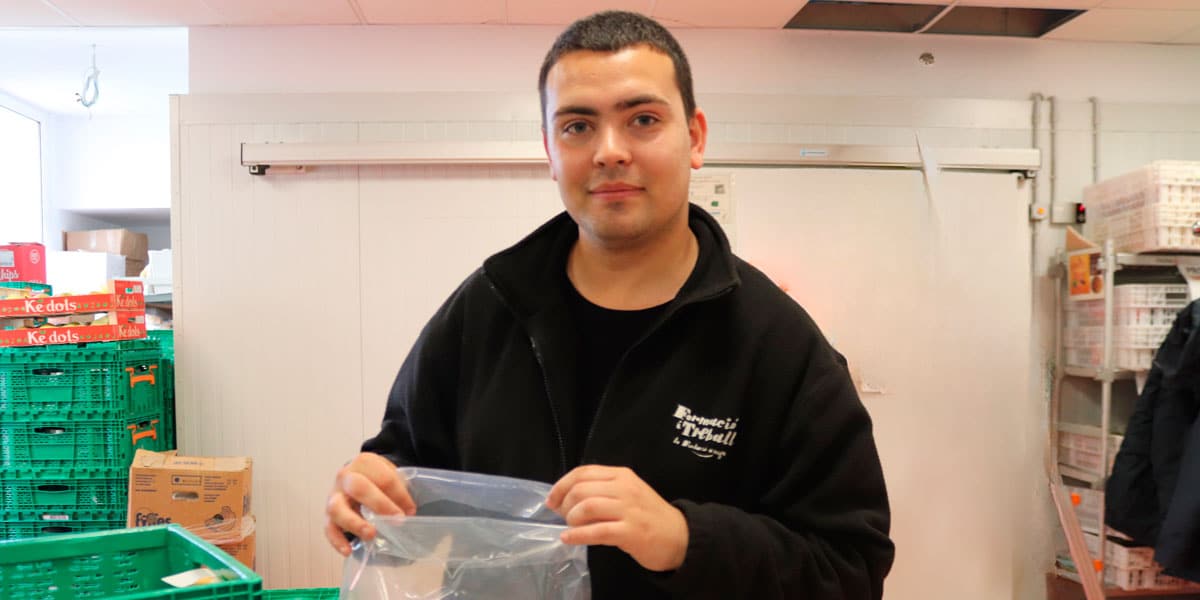 Joan Viedma, empleado de inserción de Cáritas Barcelona