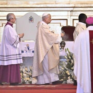 León XIV, en la basílica de la Inmaculada en Mongomo