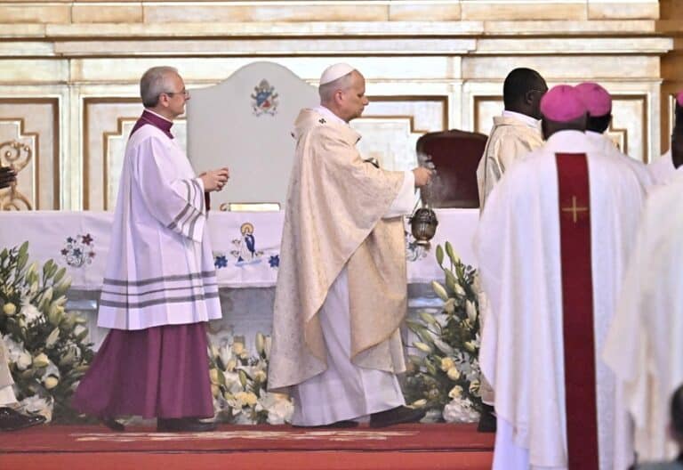 León XIV, en la basílica de la Inmaculada en Mongomo