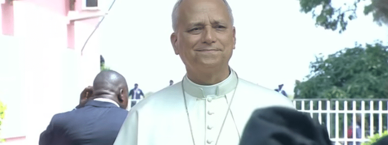 León XIV en la residencia ancianos Angola