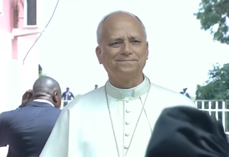 León XIV en la residencia ancianos Angola