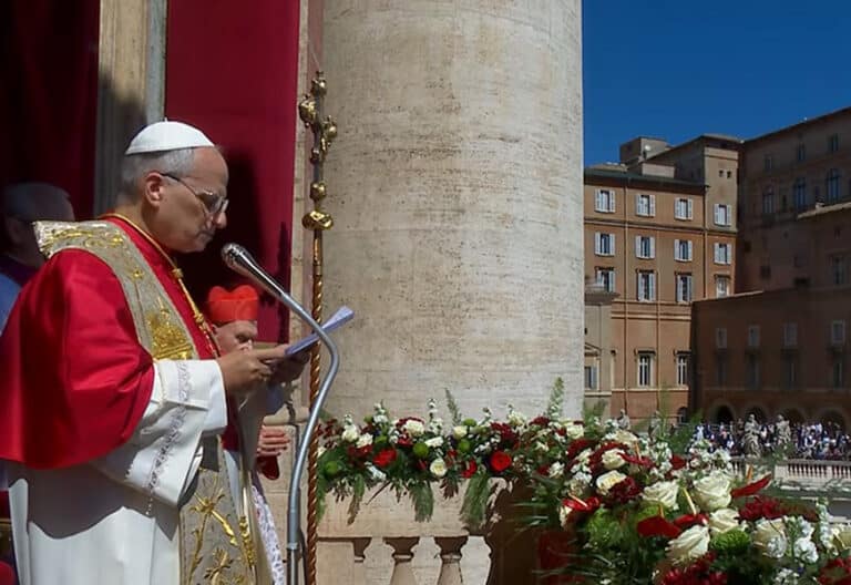 León XIV exige, en su ‘Urbi et orbi’ de Pascua, que “quienes tienen armas en sus manos las