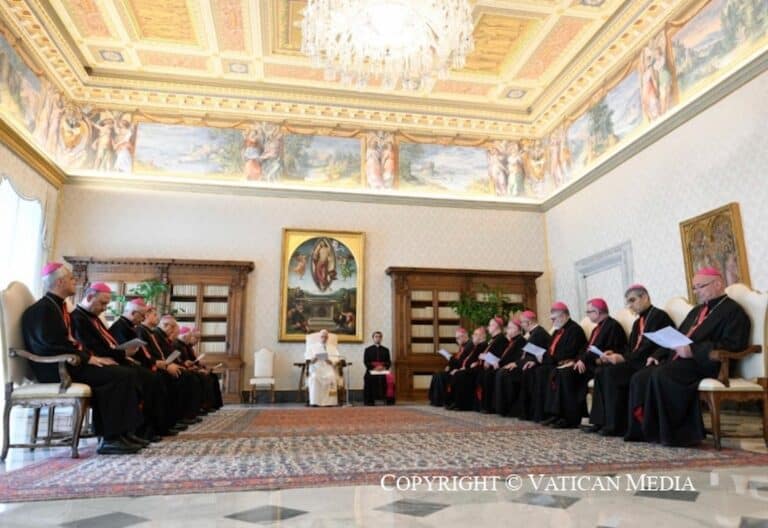 León XIV en su audiencia con el Sínodo de la Iglesia caldea