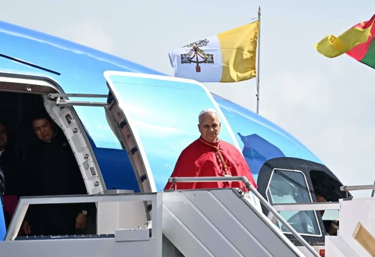 León XIV llega a Camerún