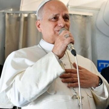 León XIV en el vuelo a Argelia