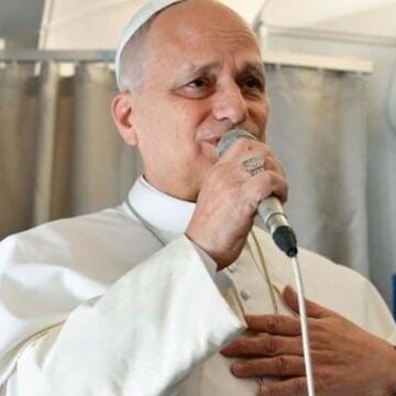 León XIV en el vuelo a Argelia