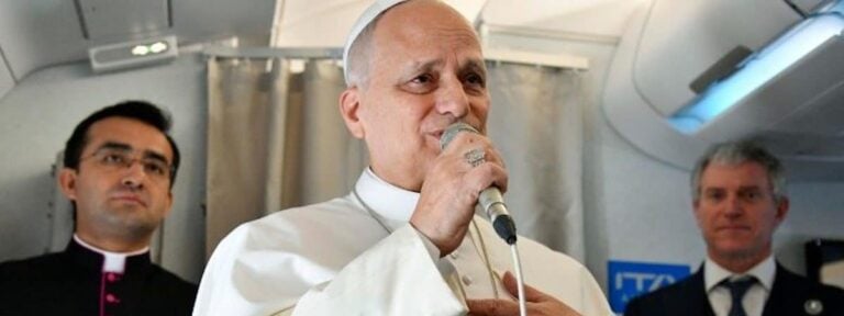 León XIV en el vuelo a Argelia