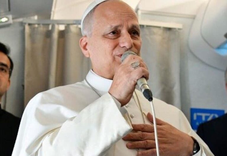 León XIV en el vuelo a Argelia