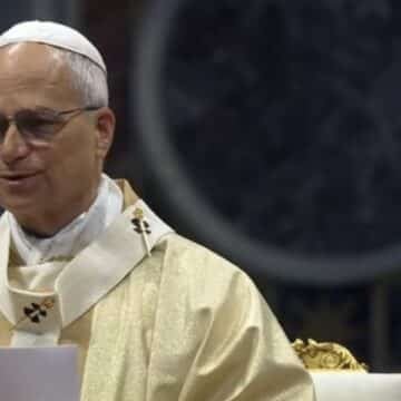 León XIV a los nuevos curas de Roma: “Vosotros sois un canal, no un filtro; mantened la puerta