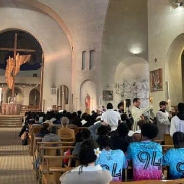 Rebrota la fe en Francia en los tradicionales barrios obreros