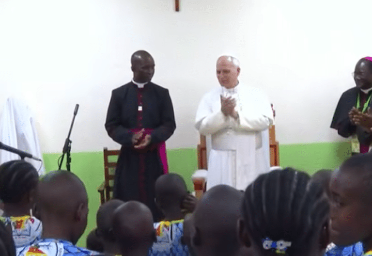 León XIV en el orfanato Ngul Zamba