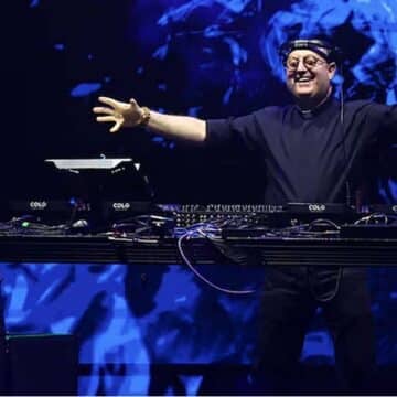 Emotivo homenaje al papa Francisco, de la mano del padre Guilherme, el DJ portugués