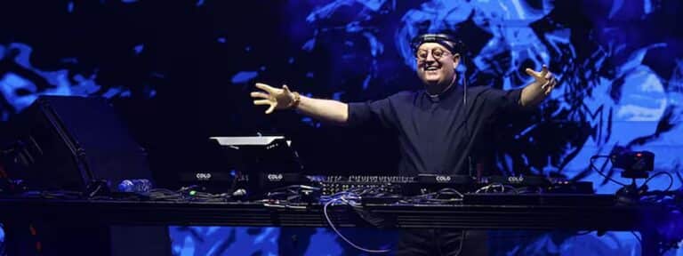 Emotivo homenaje al papa Francisco, de la mano del padre Guilherme, el DJ portugués