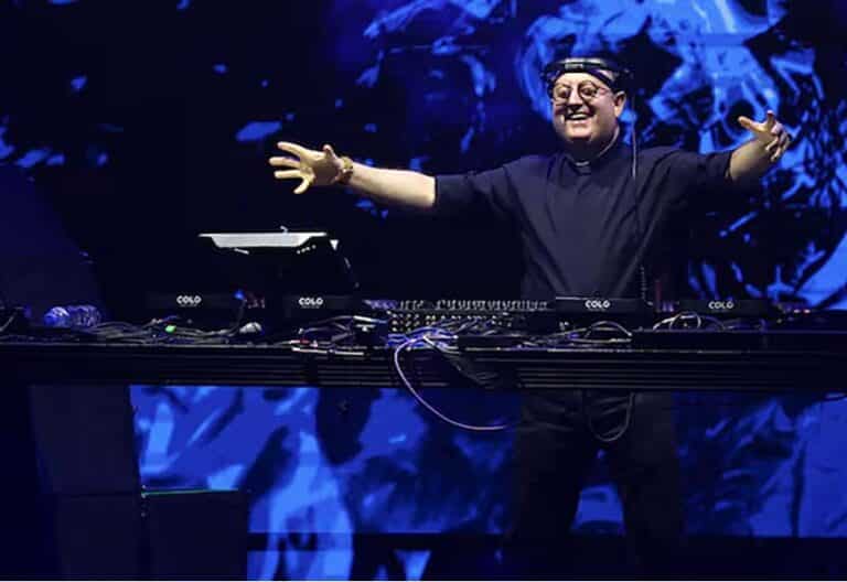 Emotivo homenaje al papa Francisco, de la mano del padre Guilherme, el DJ portugués