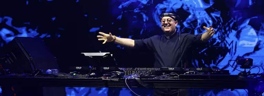 Emotivo homenaje al papa Francisco, de la mano del padre Guilherme, el DJ portugués