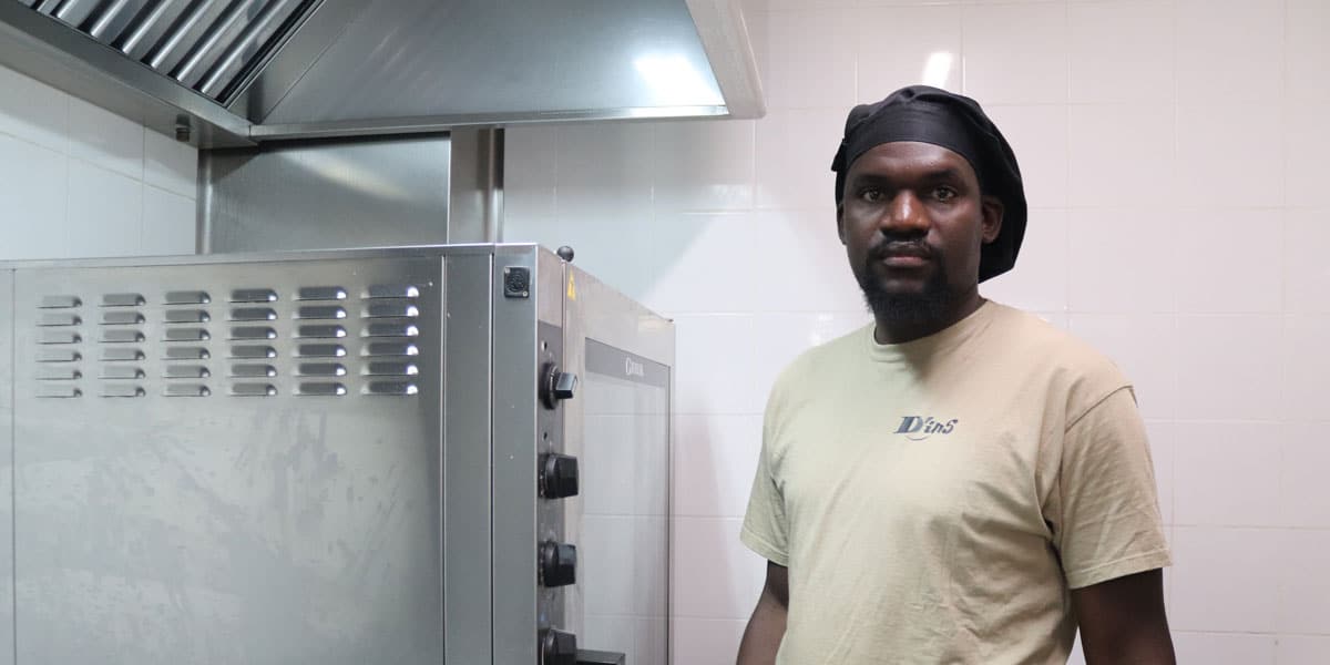 Thierno Fall, empleado de inserción de Cáritas Barcelona