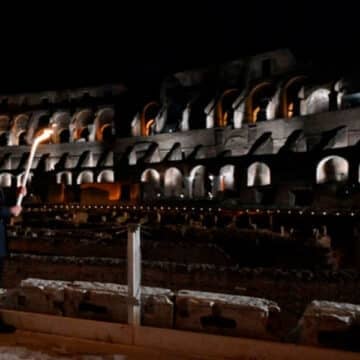 León XIV preside en el Coliseo un Vía Crucis con la mirada en Tierra Santa y acento franciscano