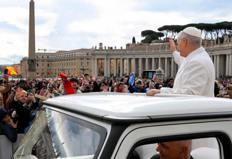 El Papa reivindica en su catequesis de Semana Santa el papel de los laicos como motor del evangelio