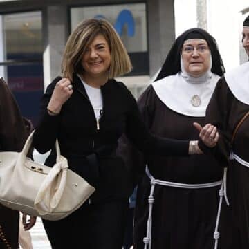 Las ex monjas de Belorado y su abogada, en los juzgados de Bilbao