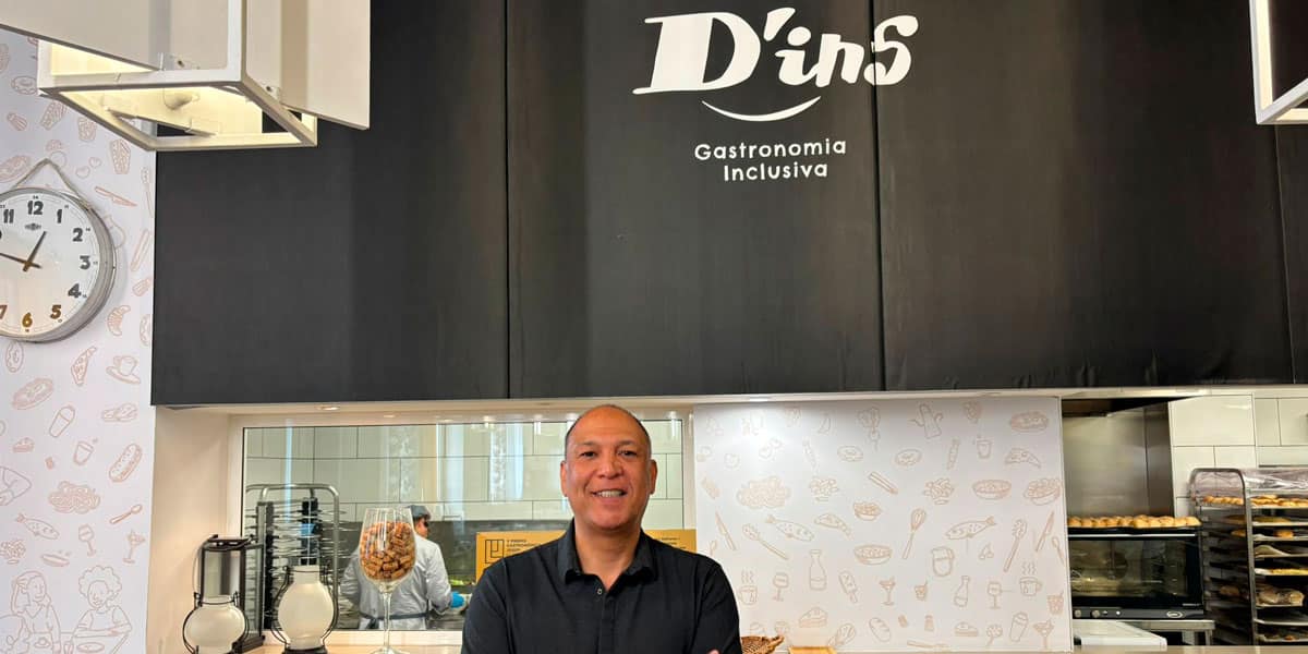 Daniel Felipe González, empleado de inserción de Cáritas Barcelona