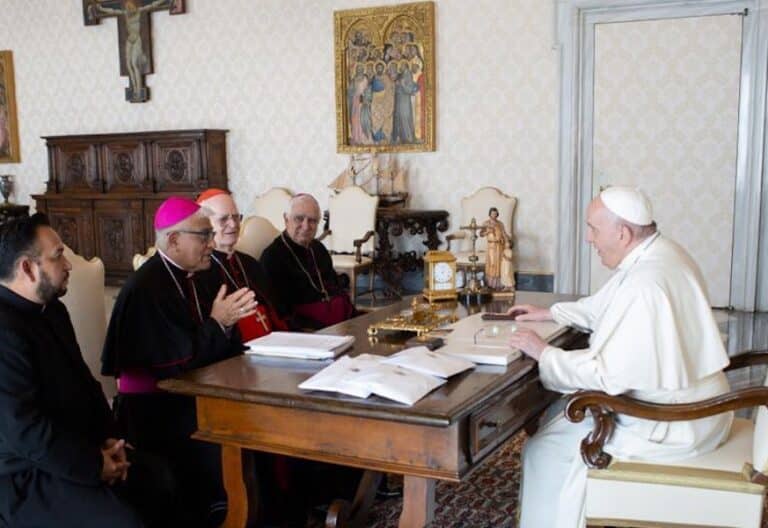 Padre David Jasso y papa Francisco