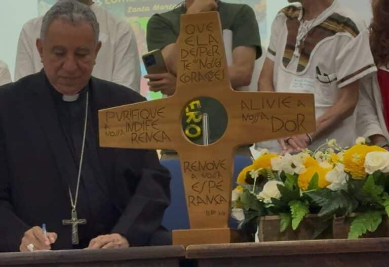 José Domingo Ulloa planta cara contra el extractivismo en Cumbre global de Colombia: “Es hora de