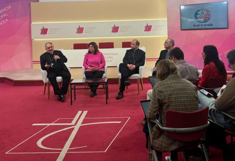 Los obispos de Canarias, en un encuentro informativo