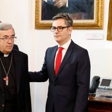 MADRID, 30/03/2026.- El ministro de la Presidencia, Félix Bolaños (d); el presidente de la