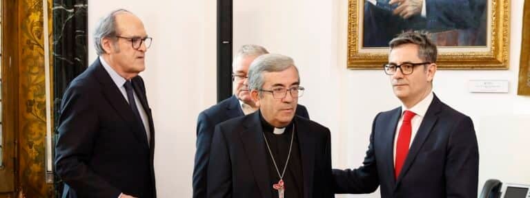 MADRID, 30/03/2026.- El ministro de la Presidencia, Félix Bolaños (d); el presidente de la