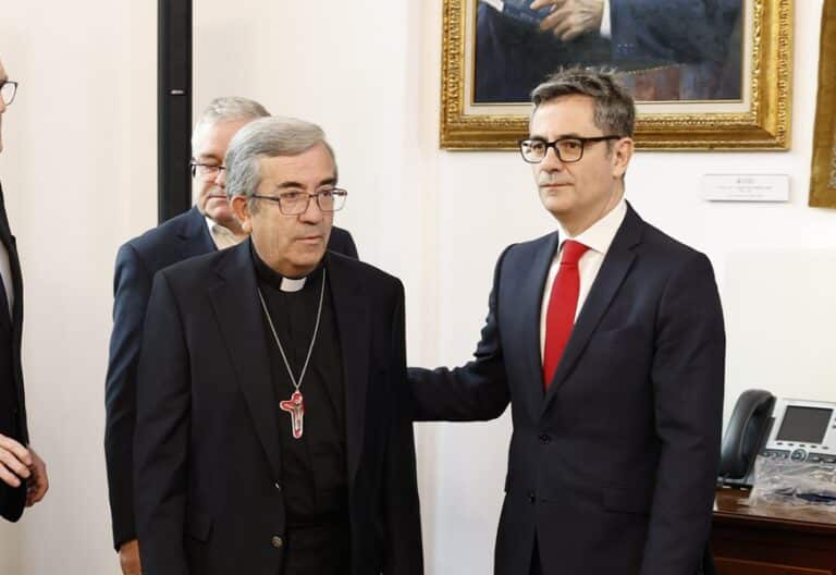 MADRID, 30/03/2026.- El ministro de la Presidencia, Félix Bolaños (d); el presidente de la