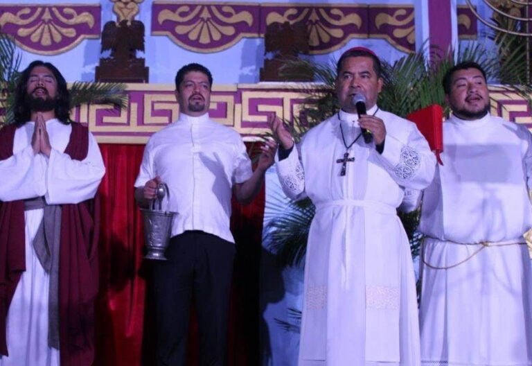 Alrededor de dos mil mexicanos participan en la representación del Viacrucis de Iztapalapa
